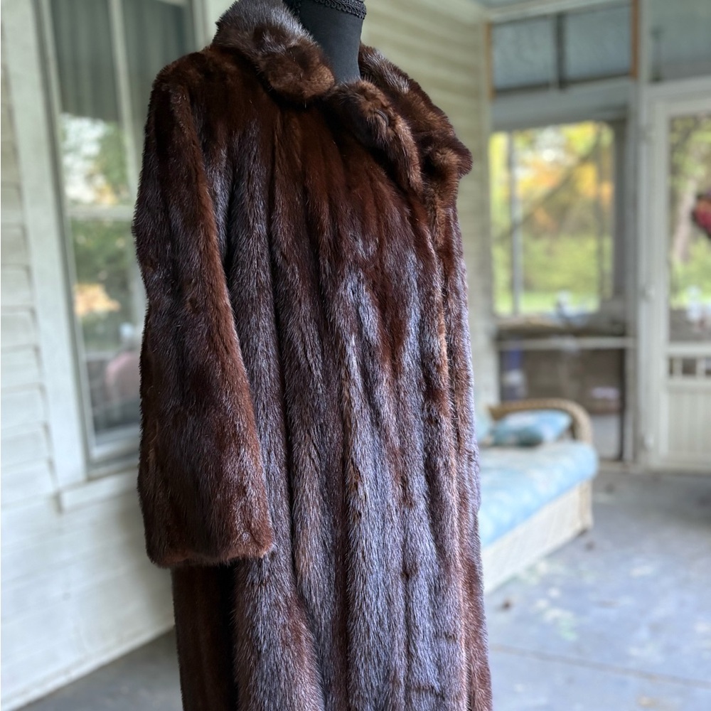 Classic Brown Full-Length Fur Coat (chocolate mink) - Picture 3 of 16
